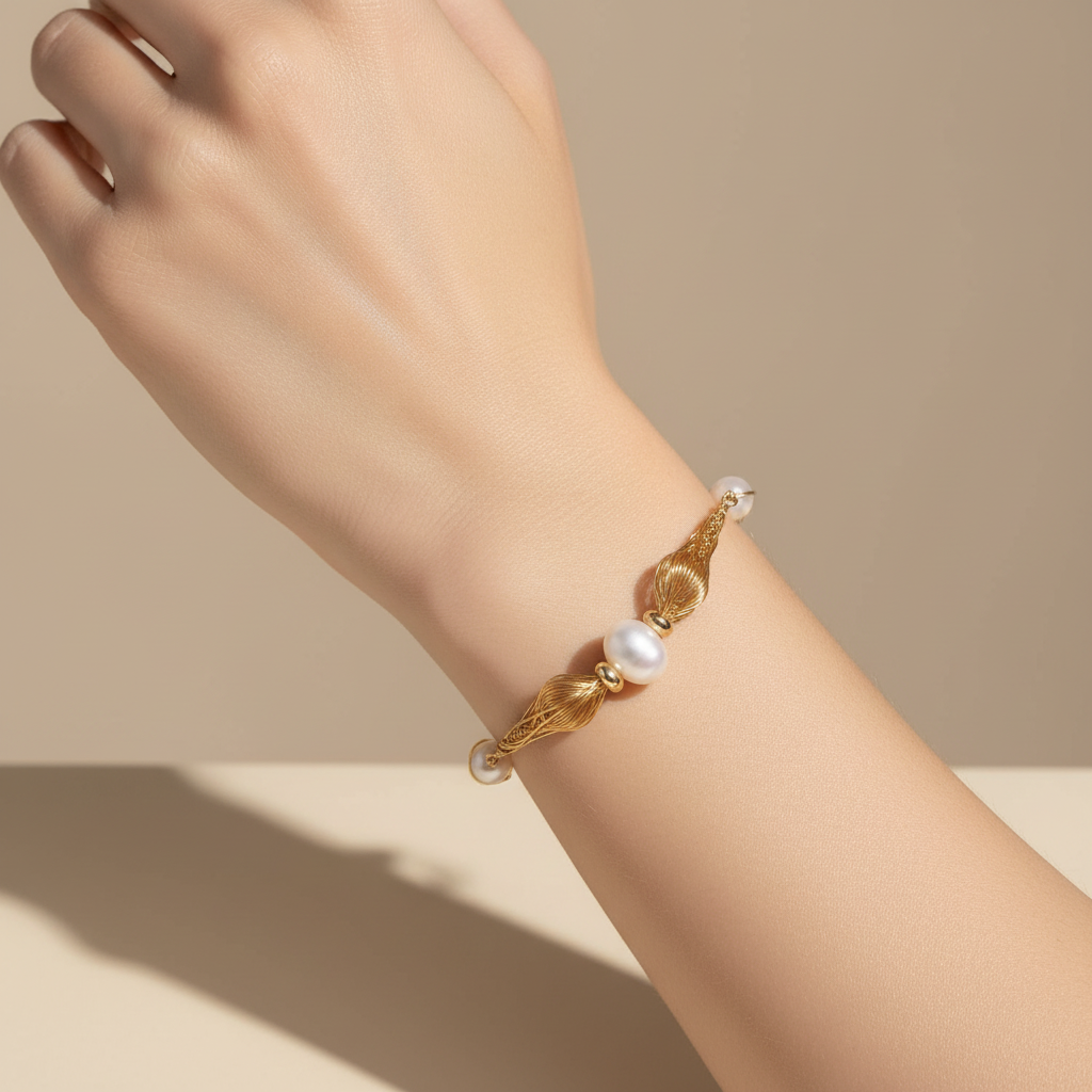 Bracelet spirale doré 14K et perles d’eau douce