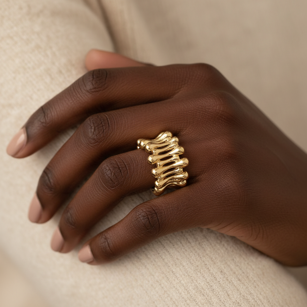 Bague large texturée en laiton éco plaqué or 18K