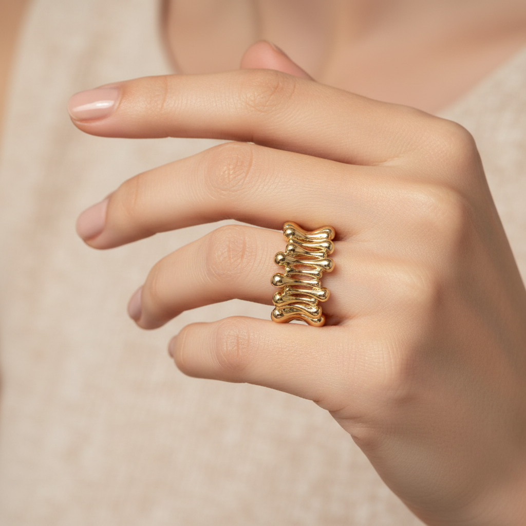 Bague large texturée en laiton éco plaqué or 18K